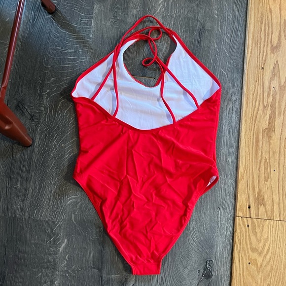 Worn once bathing suit (baywatch vibes) - Picture 3 of 3